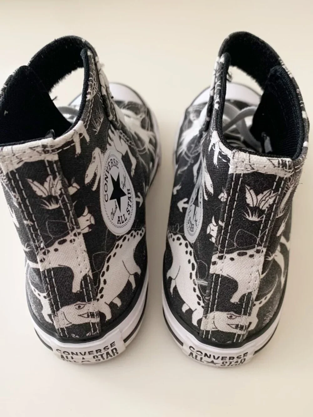 Converse Dinoverse Easy On Hightop Sneakers • Youth Size 2